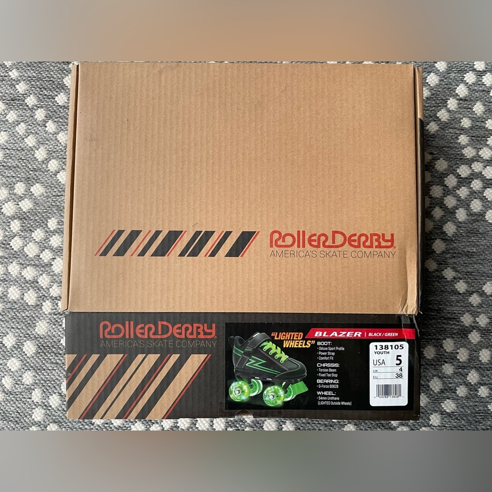 Roller Derby Blazer Boys Light Up Wheel Roller Skates Black Green 5 NEW IN BOX - Picture 9 of 12